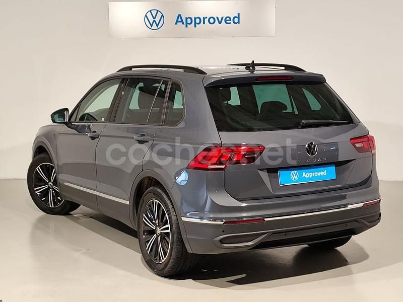 Usado VW Tiguan Life 150 CV (110 kW) 2024 Gris / plata SUV