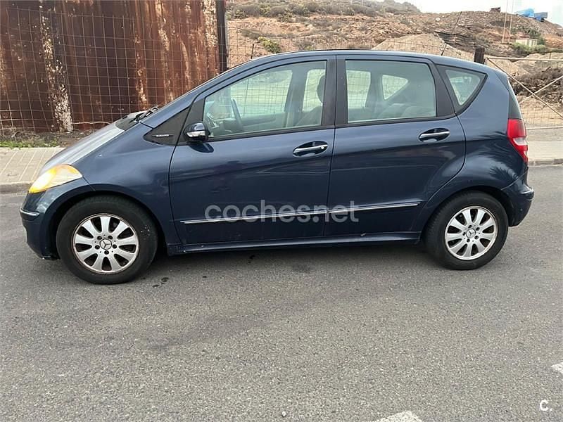 Usado Mercedes A180 Elegance 109 CV (80 kW) 2009 Azul Monovolumen
