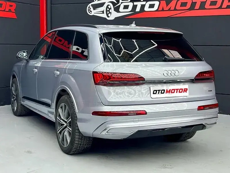 Usado Audi Q7 381 CV (280 kW) 2021 Gris / plata SUV
