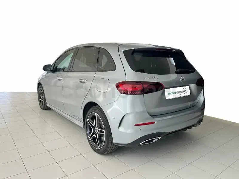 Usado Mercedes B250e 218 CV (160 kW) 2025 Gris / plata Utilitario