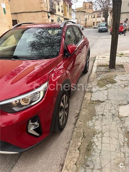 Usado Kia Stonic 100 CV (73 kW) 2021 Rojo SUV
