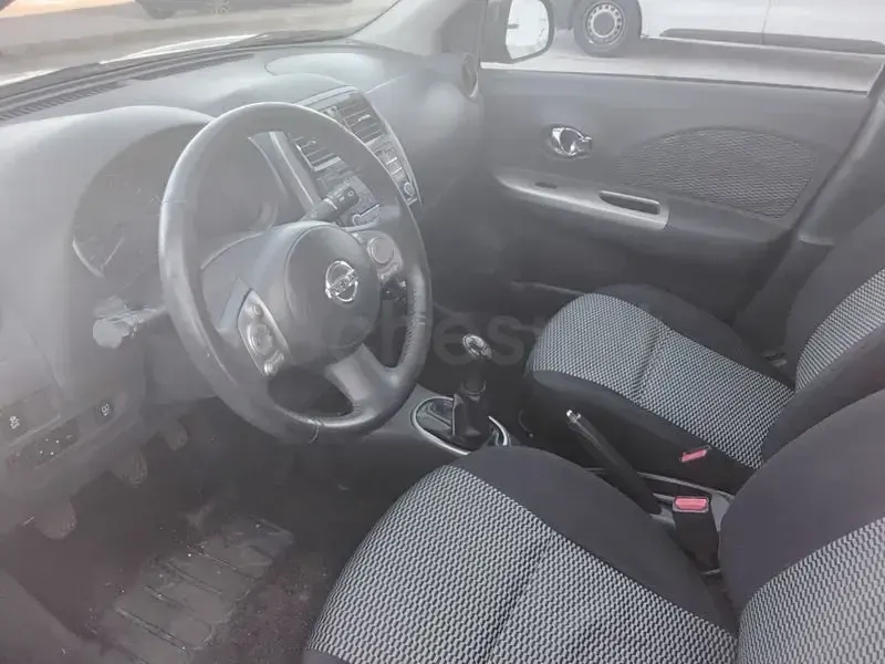 Usado Nissan Micra Acenta 80 HP (58 kW) 2016 Cinzento Citadino