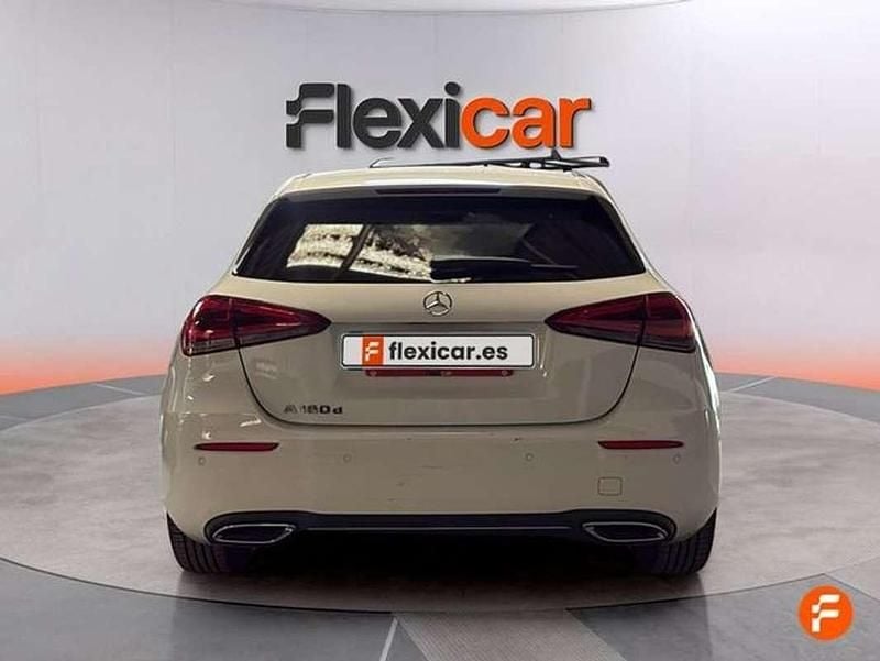 Usado Mercedes A180 109 HP (80 kW) 2018 Branco Citadino