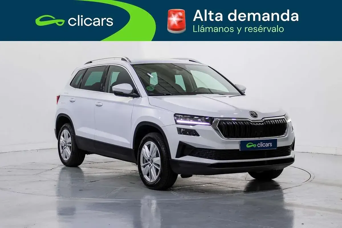 Usado Skoda Karoq Selection 116 CV (85 kW) 2025 Blanco SUV
