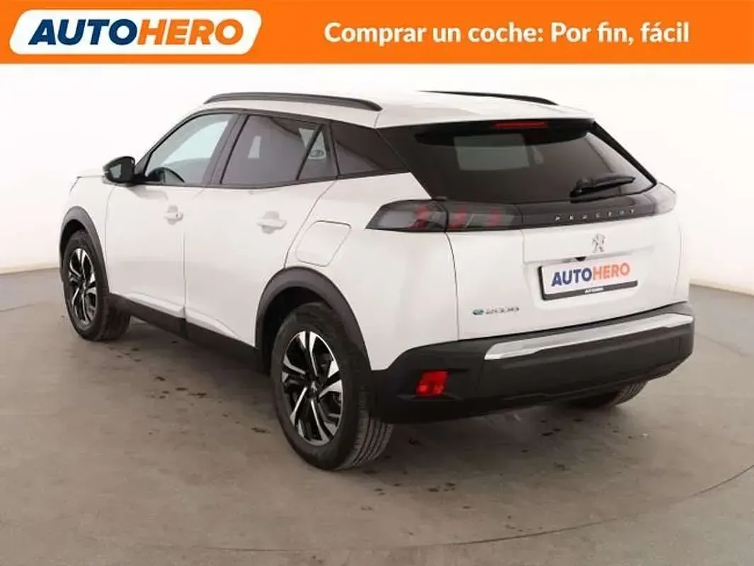 Usado Peugeot e-2008 Allure 100 kW (136 CV) 2022 Blanco SUV