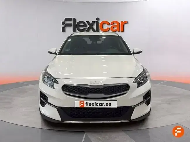 Usado Kia XCeed 120 HP (88 kW) 2022 Branco SUV