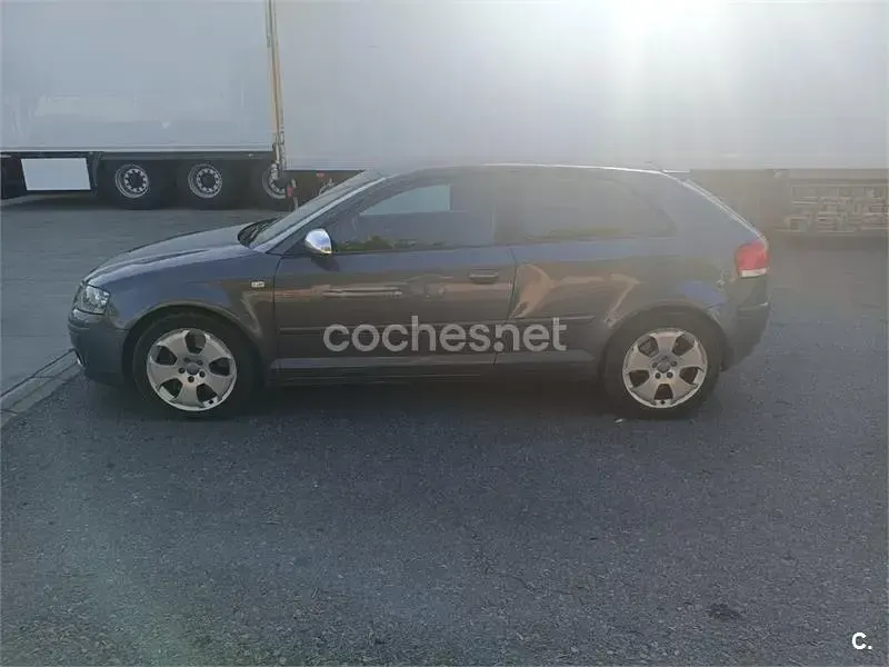 Usado Audi A3 Ambition 250 CV (183 kW) 2004 Gris / plata Utilitario