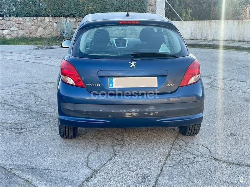 Usado Peugeot 207 90 CV (66 kW) 2010 Azul Berlina