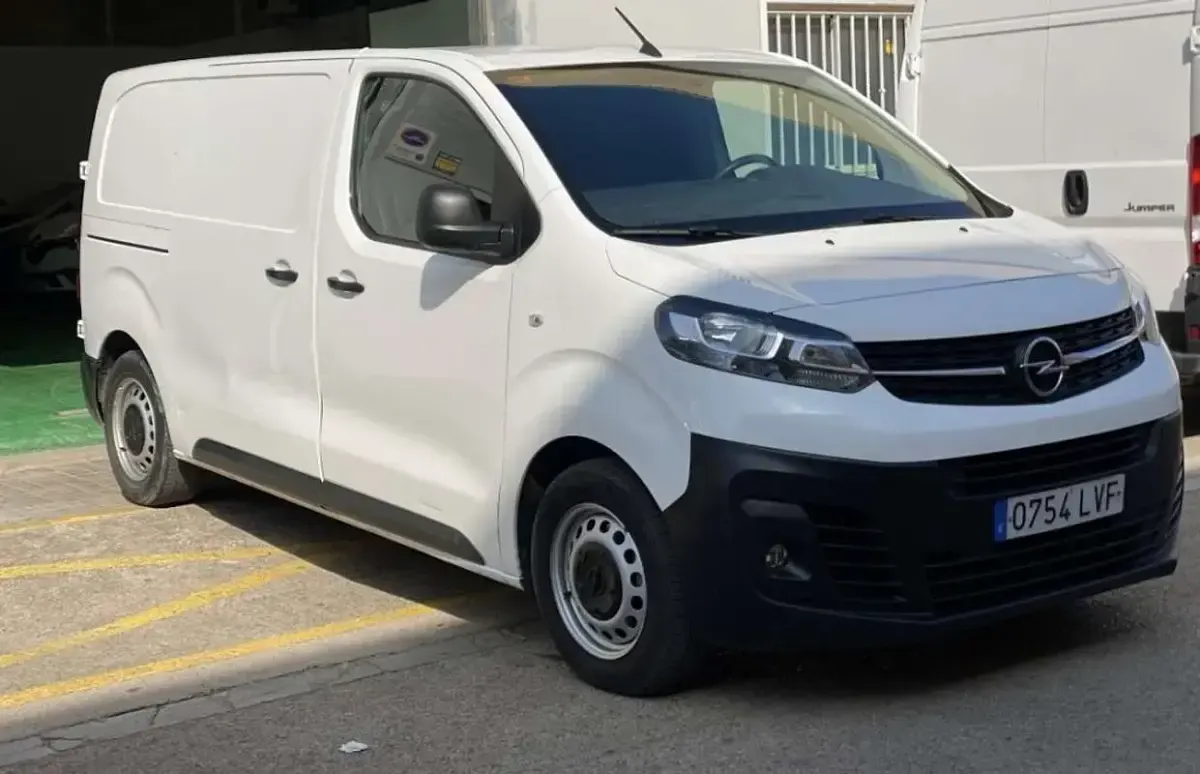 Usado Opel Vivaro 120 HP (88 kW) 2022 Branco Monovolume