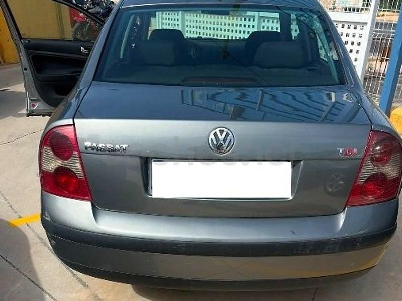 Usado VW Passat Advance 130 CV (95 kW) 2003 Gris / plata Familiar