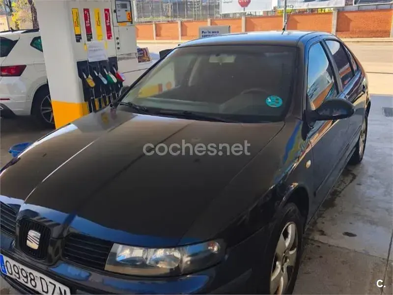 Usado Seat Leon Stella 105 CV (77 kW) 2006 Negro Utilitario