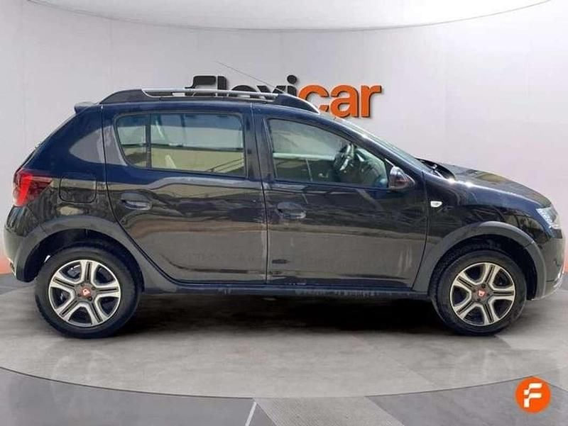 Usado Dacia Sandero Comfort 90 CV (66 kW) 2020 Azul Utilitario