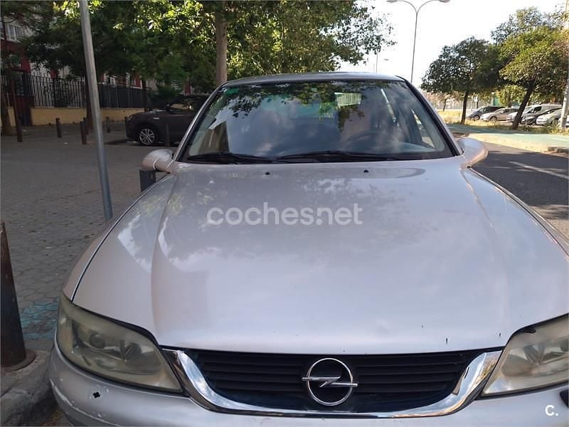 Usado Opel Vectra 170 CV (125 kW) 1999 Gris / plata Berlina