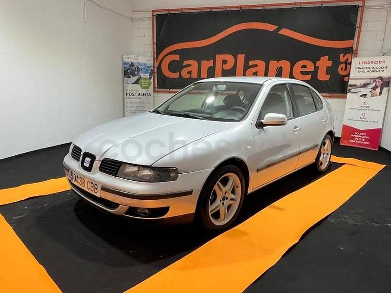 Usado Seat Leon 105 CV (77 kW) 2002 Gris / plata Utilitario