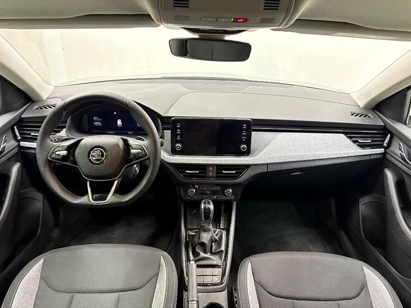 Usado Skoda Scala Selection 115 CV (84 kW) 2025 Gris Utilitario