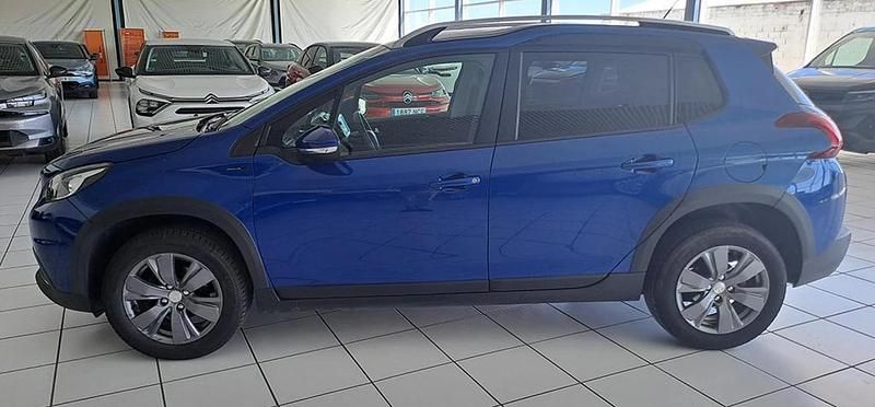 Usado Peugeot 2008 Signature Sky 102 CV (75 kW) 2019 Bleu quasar SUV