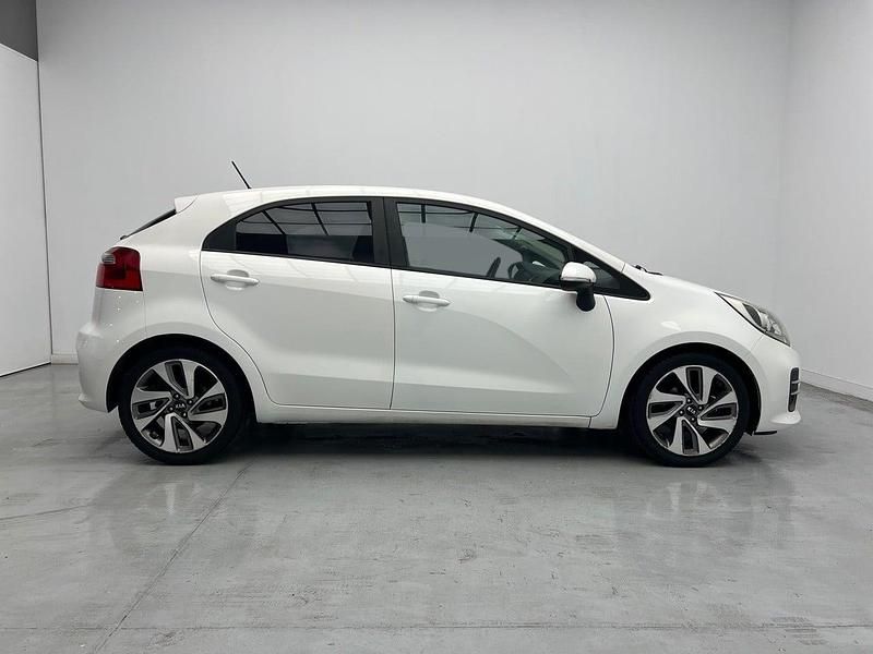 Usado Kia Rio 84 CV (61 kW) 2016 Blanco Utilitario