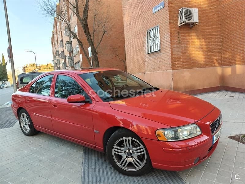 Usado Volvo S60 Momentum 130 CV (95 kW) 2004 Rojo Berlina