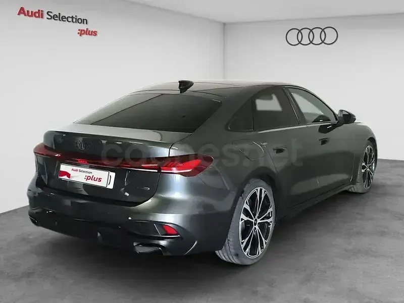 Usado Audi A5 Ambiente 299 CV (219 kW) 2025 Gris / plata Berlina