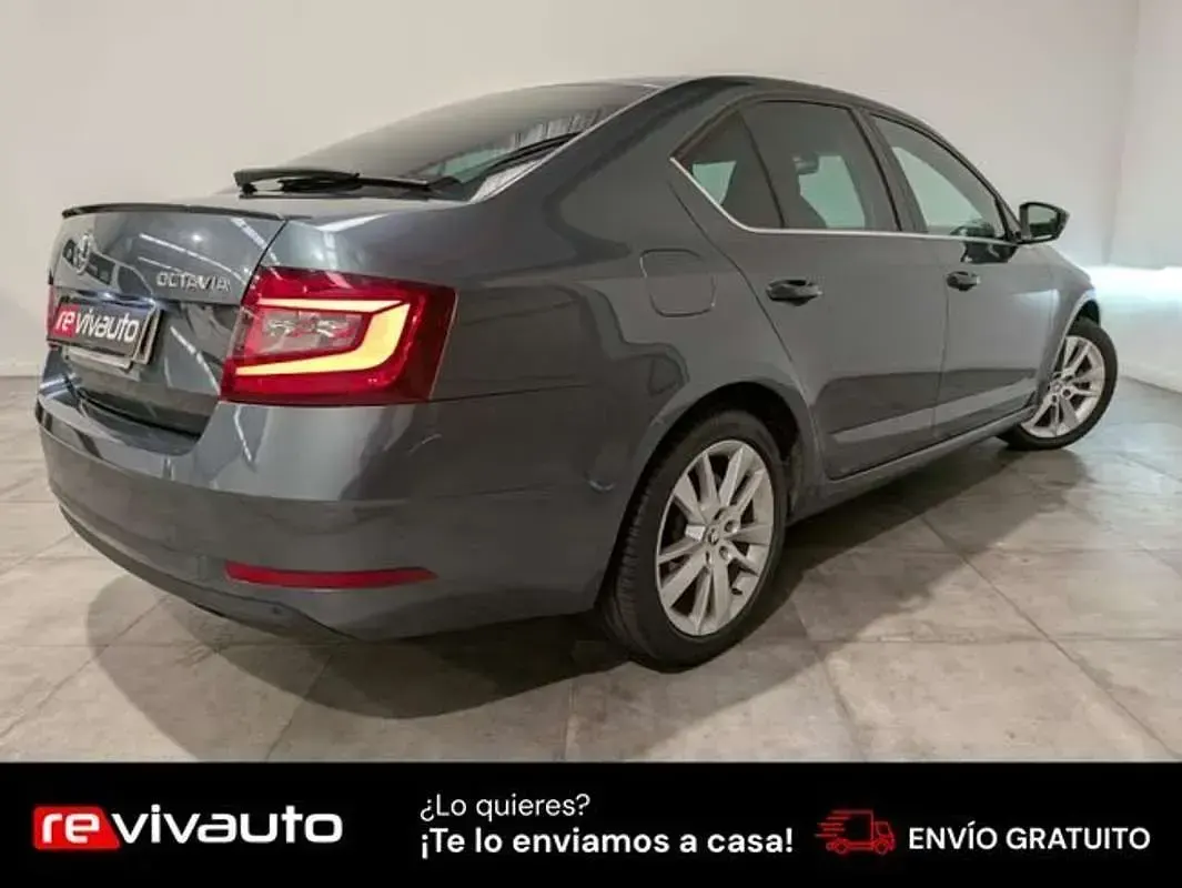Usado Skoda Octavia Ambition 116 CV (85 kW) 2017 Gris Utilitario