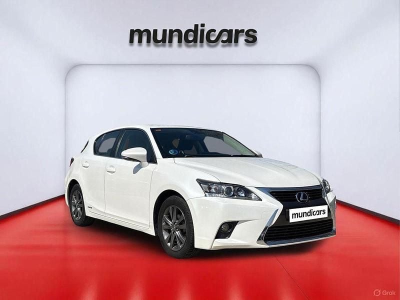 Usado Lexus CT200h 136 CV (100 kW) 2017 Blanco Berlina