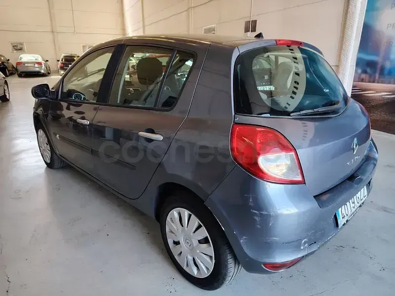 Usado Renault Clio II Expression 85 CV (62 kW) 2010 Azul Berlina