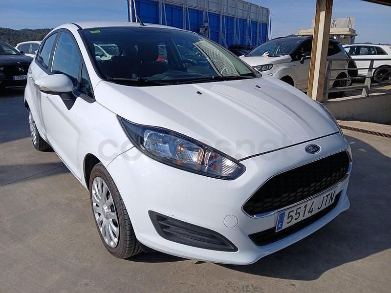 Usado Ford Fiesta Trend 75 CV (55 kW) 2016 Blanco Berlina
