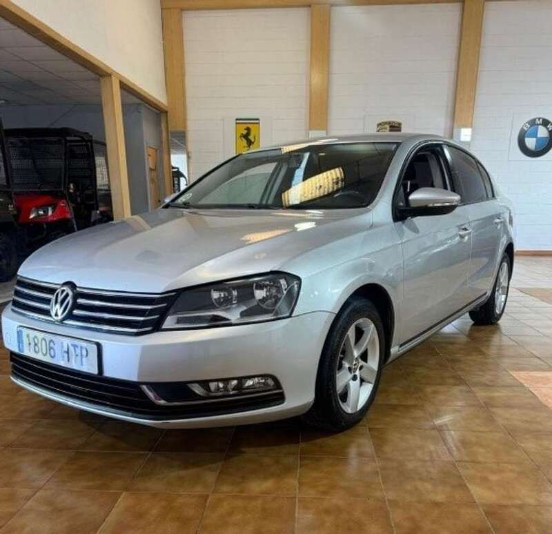 Plateado Usado 2014 VW Passat Edition Familiar | 7999 € (Precio justo) - Imagen 1/4