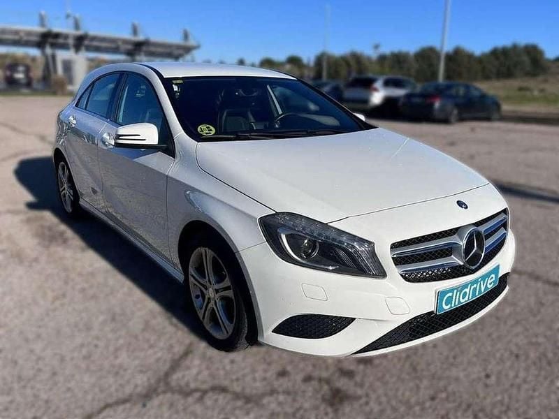 Usado Mercedes A180 Style 109 CV (80 kW) 2014 Blanco Utilitario