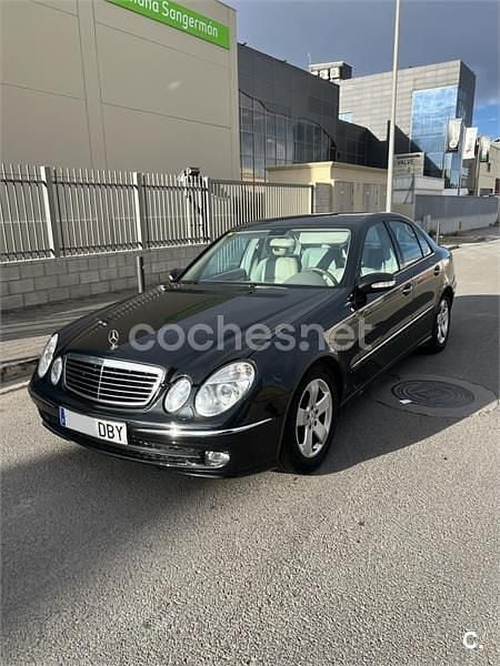 Usado Mercedes E320 Avantgarde 204 CV (150 kW) 2004 Negro Berlina