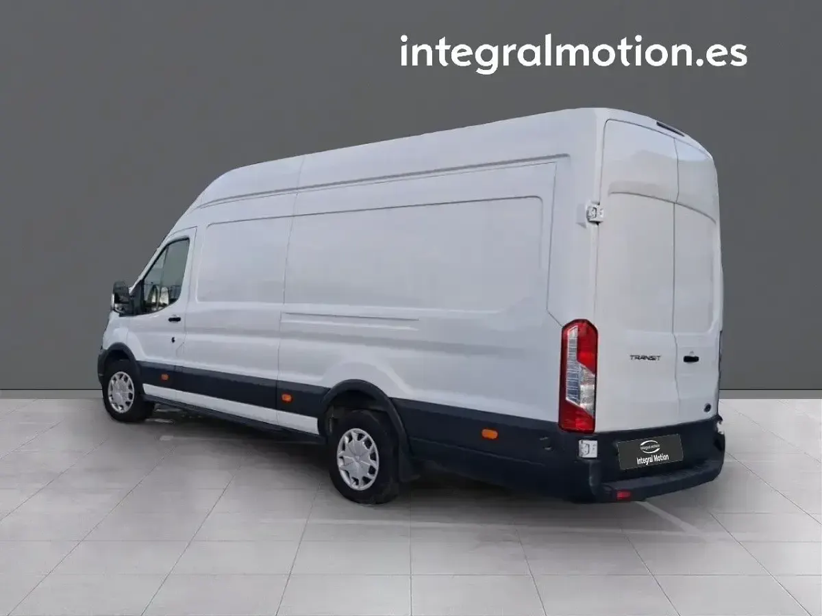 Usado Ford Transit Trend 130 CV (95 kW) 2023 Blanco Van