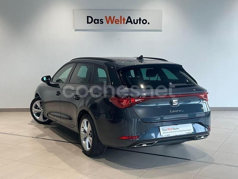 Usado Seat Leon FR 150 CV (110 kW) 2024 Gris Familiar