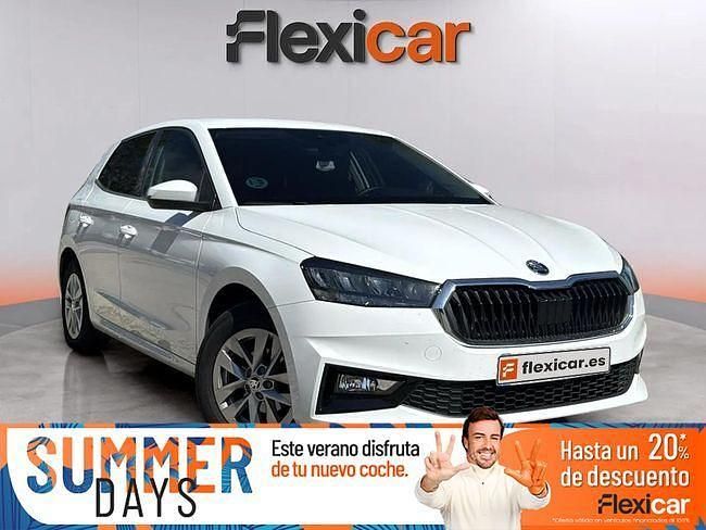 Blanco Usado 2023 Skoda Fabia Selection Berlina | 13.990 € (Precio justo) - Imagen 1/4
