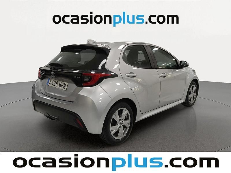 Usado Toyota Yaris Hybrid Active 116 CV (85 kW) 2024 Gris Utilitario