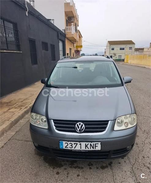Usado VW Touran Highline 140 CV (102 kW) 2007 Gris / plata Monovolumen