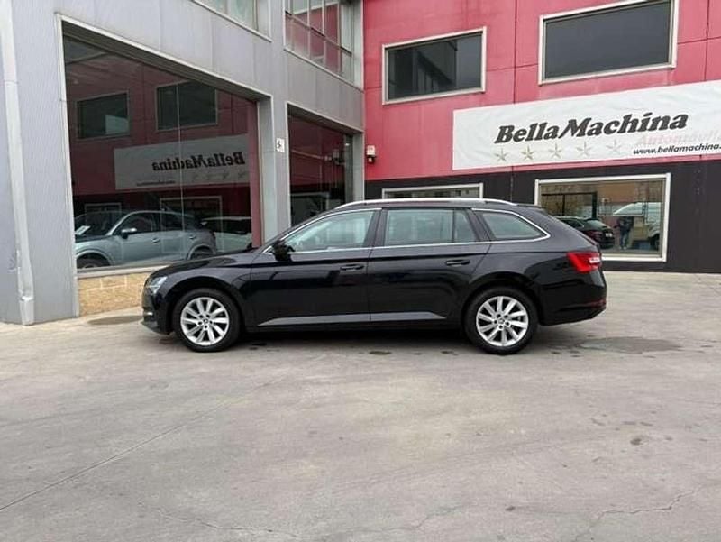 Usado Skoda Superb Ambition 150 CV (110 kW) 2022 Negro Familiar