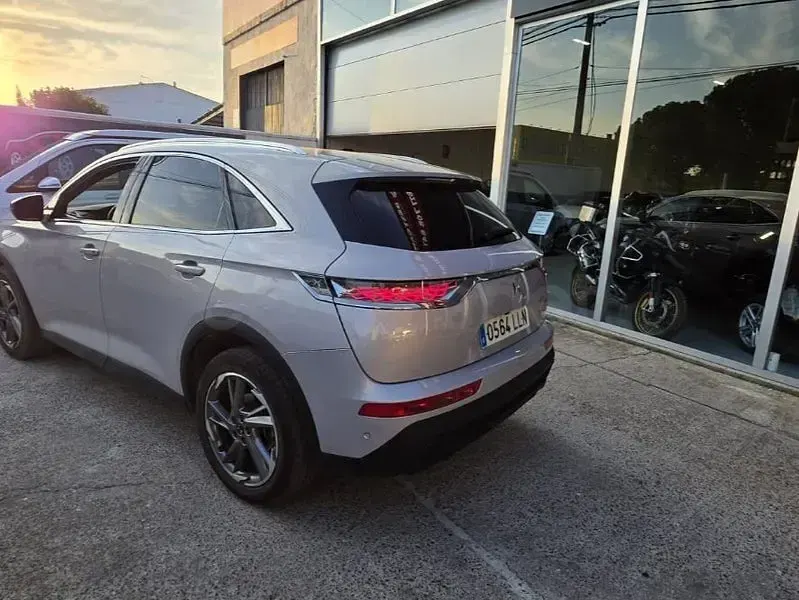 Usado DS Automobiles DS7 Crossback Bastille 130 CV (95 kW) 2021 Gris / plata SUV