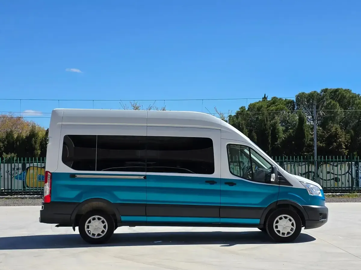 Usado Ford Transit Trend 131 CV (96 kW) 2018 Azul Berlina
