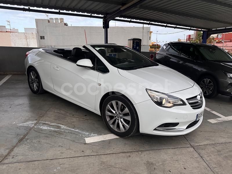 Blanco Usado 2013 Opel Astra GTC Sportive Berlina | 7990 € (Caro) - Imagen 1/4