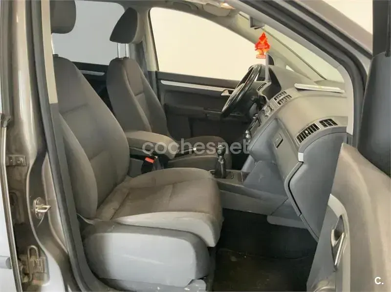 Usado VW Touran Edition 105 CV (77 kW) 2010 Gris / plata Monovolumen