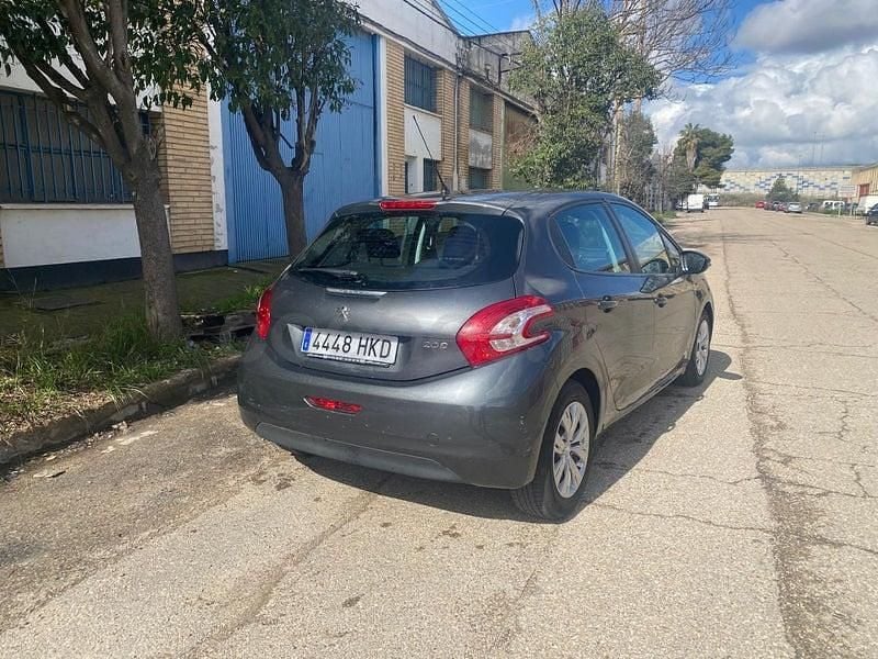 Usado Peugeot 208 Active 92 CV (67 kW) 2013 Gris / plata Utilitario