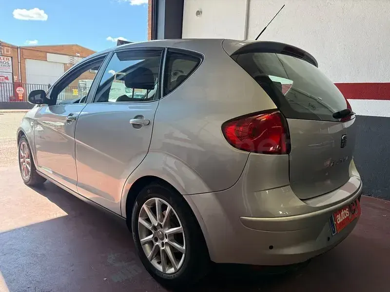 Usado Seat Altea Sport 160 CV (117 kW) 2009 Gris / plata Monovolumen