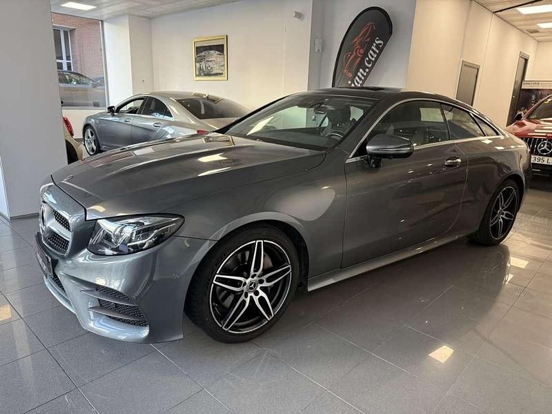 Usado Mercedes E220 194 CV (142 kW) 2018 Gris Coupe
