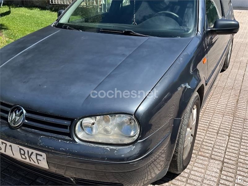 Usado VW Golf IV Highline 115 CV (84 kW) 2001 Gris / plata Berlina