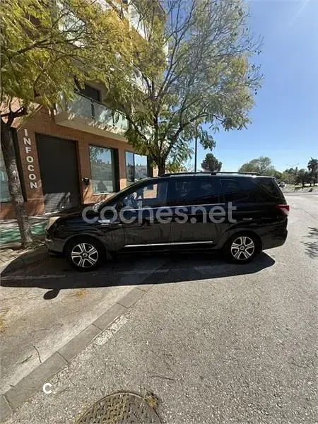 Usado SsangYong Rodius Limited 155 CV (114 kW) 2015 Negro Monovolumen