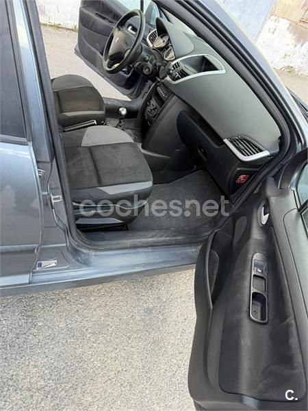 Usado Peugeot 207 90 CV (66 kW) 2007 Gris / plata Berlina