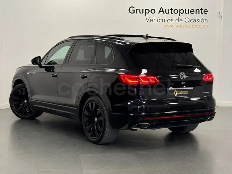 Usado VW Touareg R 462 CV (339 kW) 2021 Negro SUV