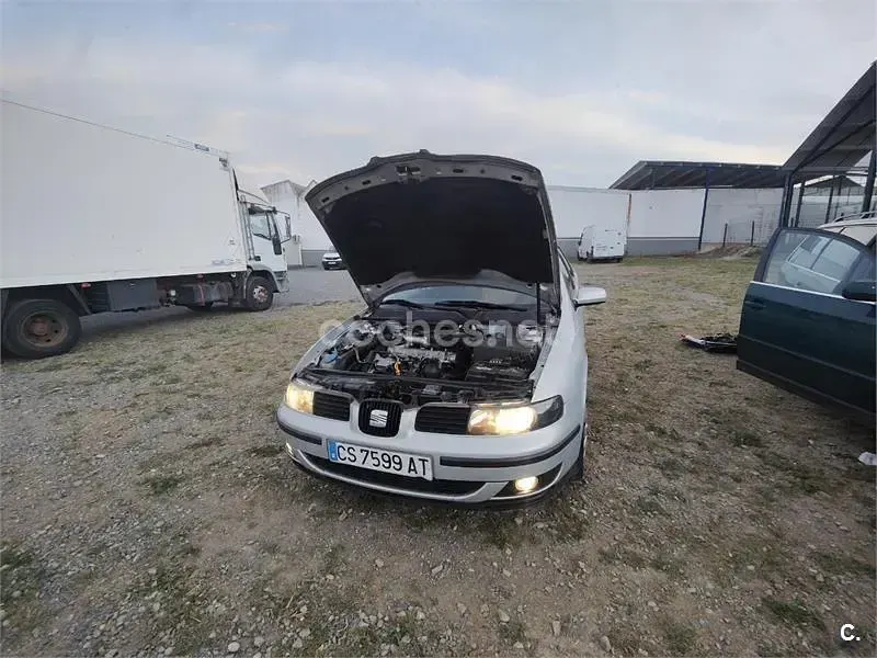Usado Seat Toledo Stella 110 CV (80 kW) 1999 Gris / plata Berlina