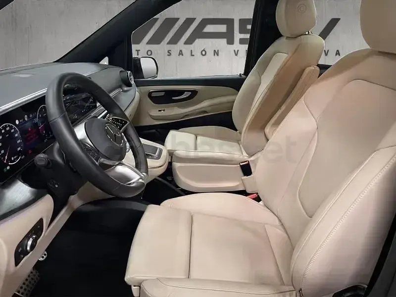 Usado Mercedes V300 Avantgarde 239 CV (175 kW) 2024 Gris / plata Monovolumen