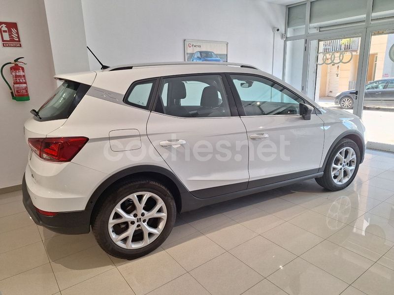 Usado Seat Arona FR 110 CV (80 kW) 2023 Blanco SUV